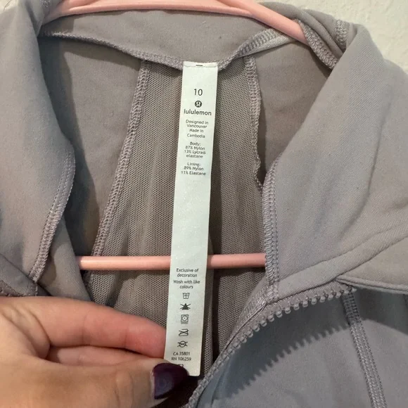 SOLD Lululemon Athletica Women's Light Gray Jacket - Picture 2 of 6